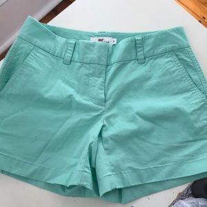 Vineyard Vines short/ mid shorts, turquoise.